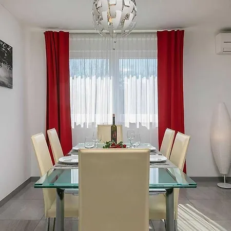 Sofia Holiday home Santalezi